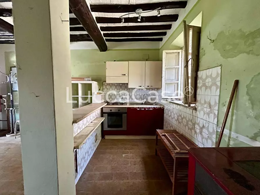 Immagine 38 di Casa colonica in vendita  a Capannori