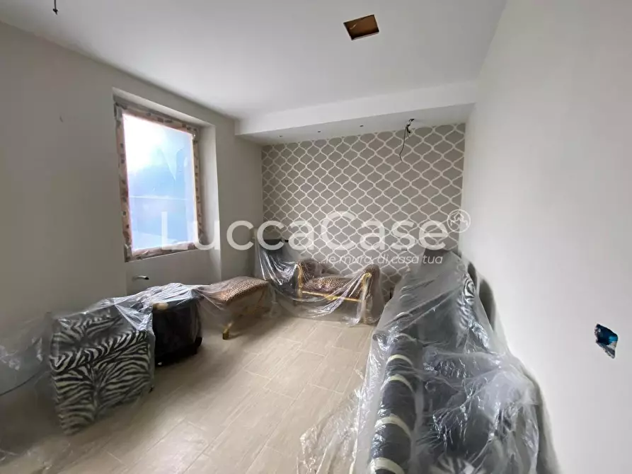 Immagine 18 di Palazzo in vendita  a Capannori