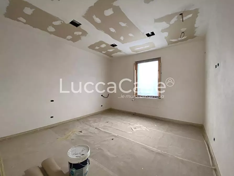 Immagine 7 di Palazzo in vendita  a Capannori