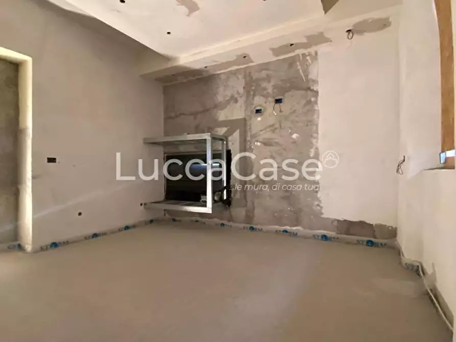 Immagine 4 di Palazzo in vendita  a Capannori