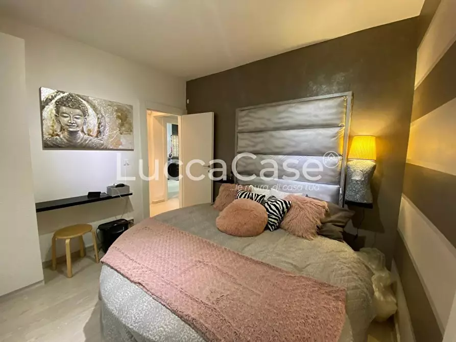 Immagine 12 di Palazzo in vendita  a Capannori