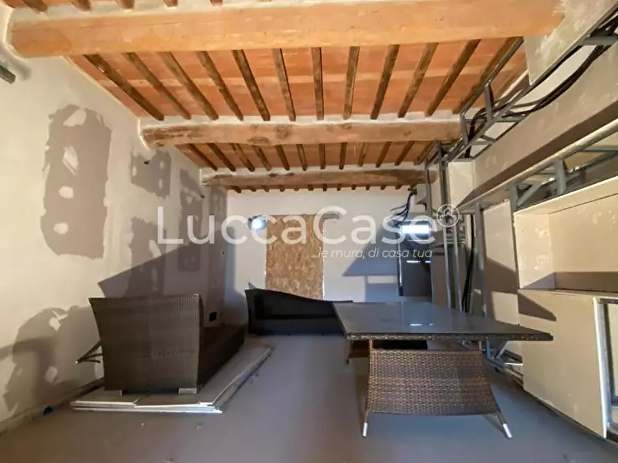 Immagine 5 di Palazzo in vendita  a Capannori