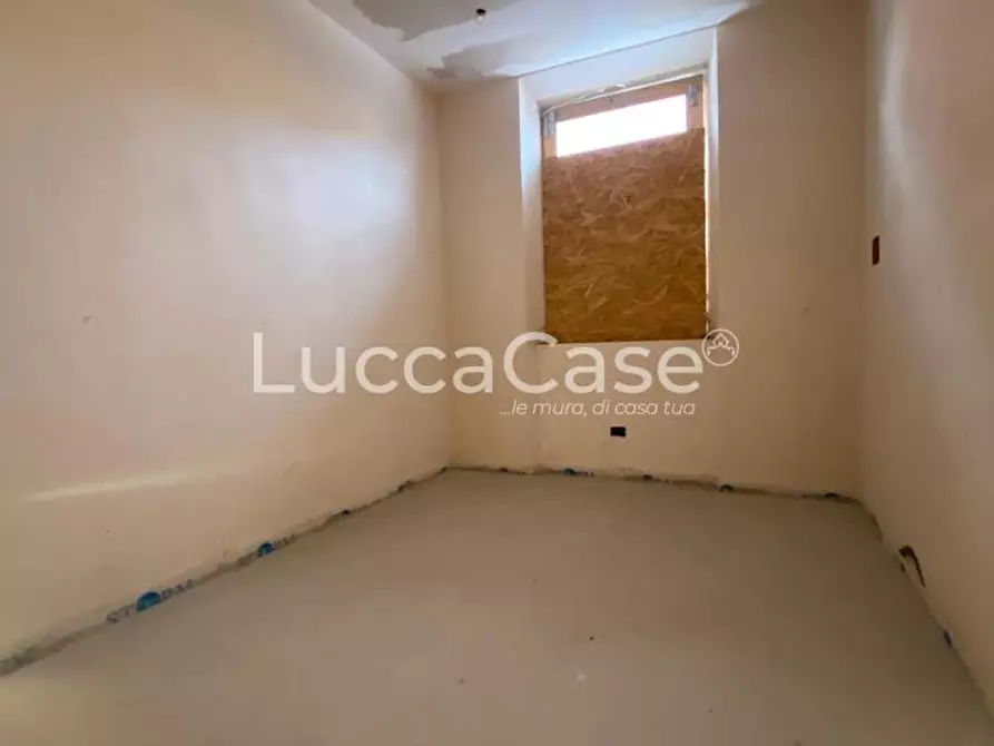 Immagine 11 di Palazzo in vendita  a Capannori