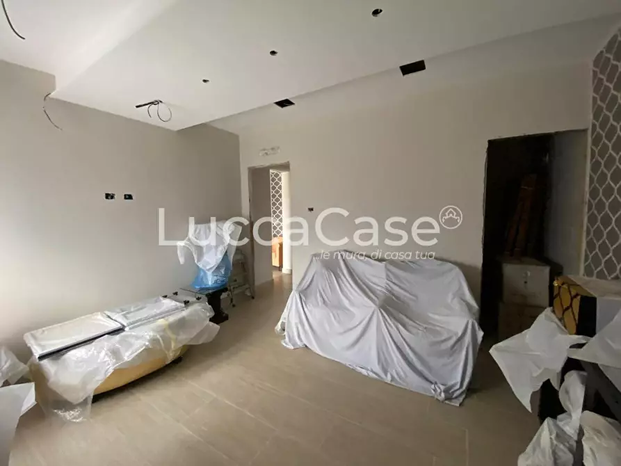 Immagine 17 di Palazzo in vendita  a Capannori