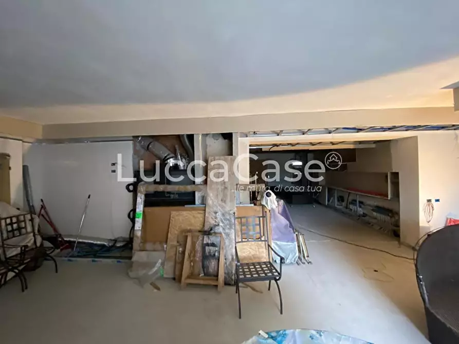 Immagine 2 di Palazzo in vendita  a Capannori