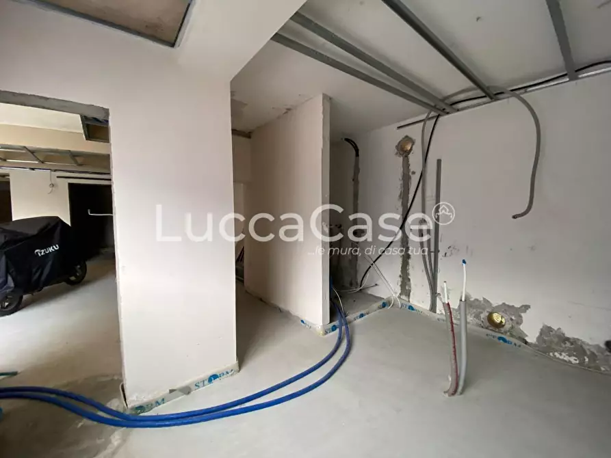 Immagine 27 di Palazzo in vendita  a Capannori