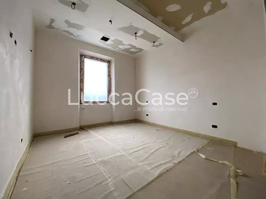 Immagine 10 di Palazzo in vendita  a Capannori