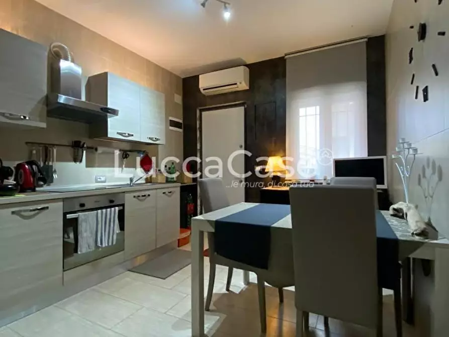 Immagine 13 di Palazzo in vendita  a Capannori