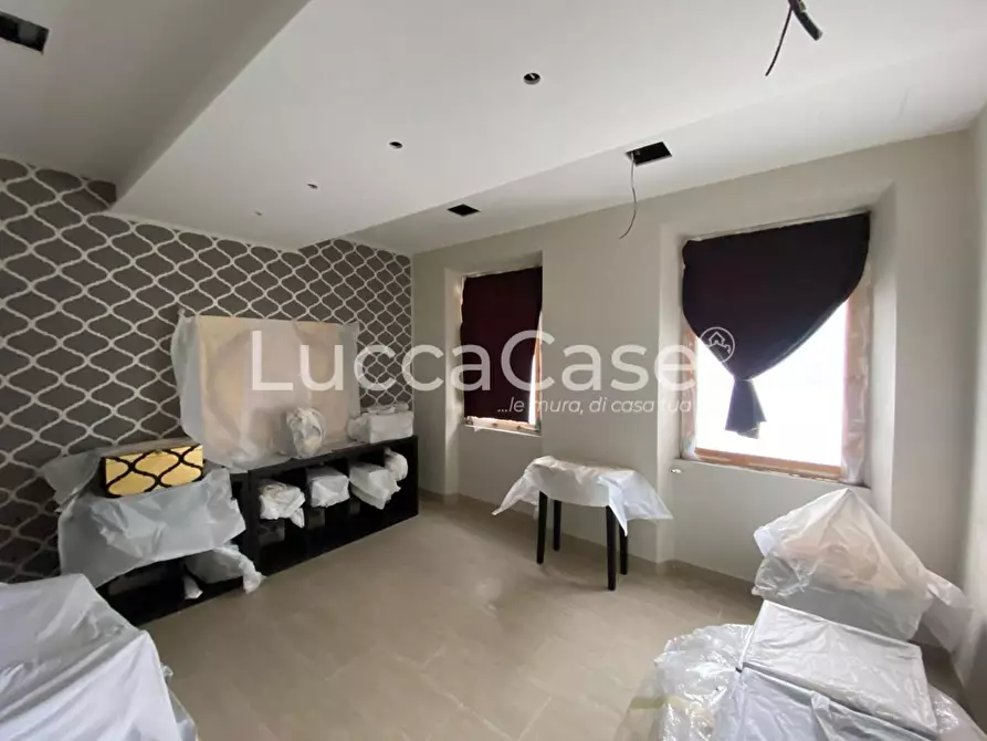 Immagine 19 di Palazzo in vendita  a Capannori