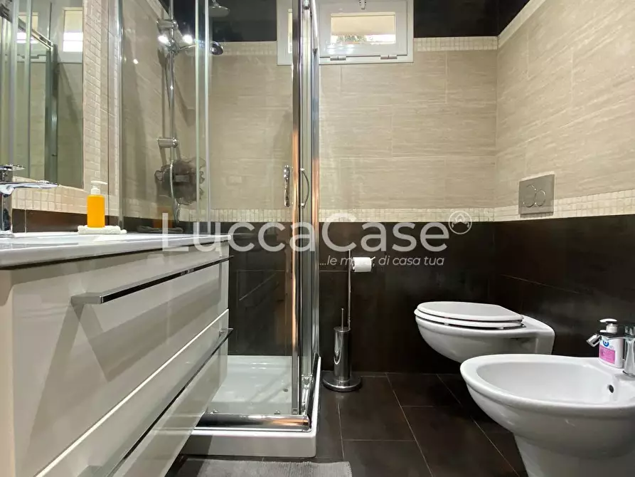 Immagine 15 di Palazzo in vendita  a Capannori