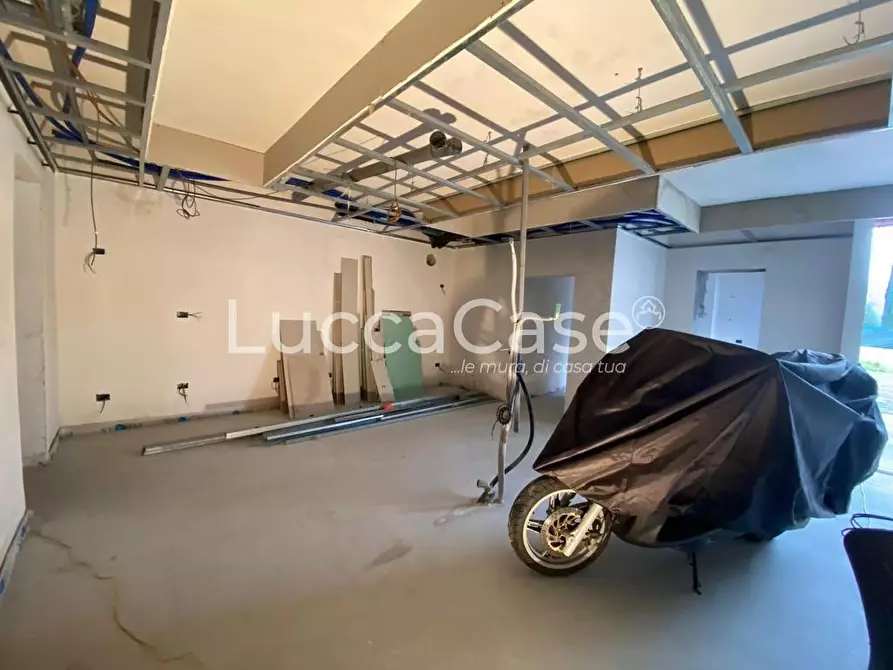 Immagine 3 di Palazzo in vendita  a Capannori