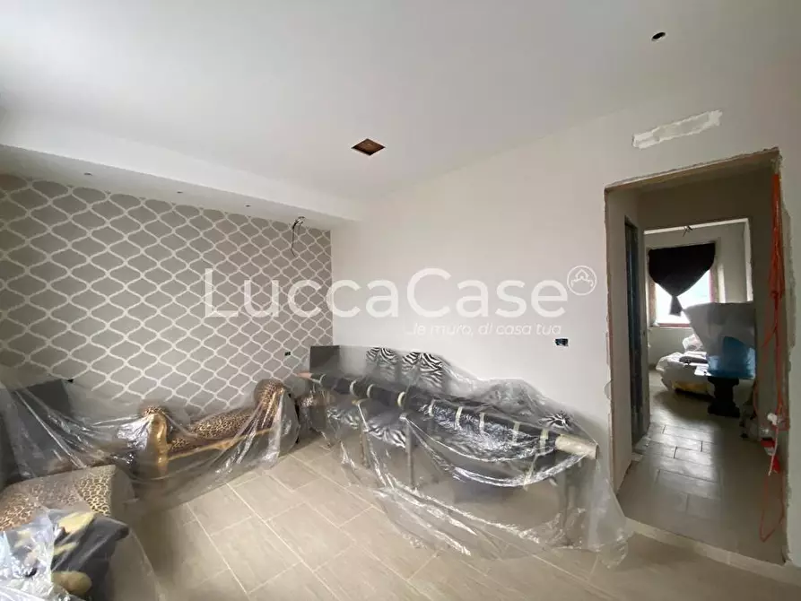 Immagine 9 di Palazzo in vendita  a Capannori