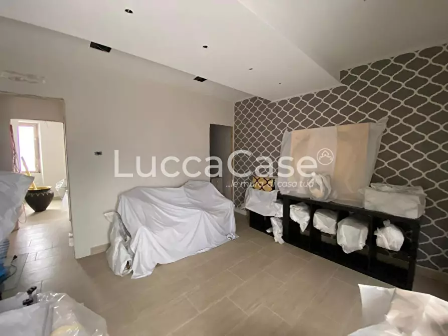 Immagine 20 di Palazzo in vendita  a Capannori