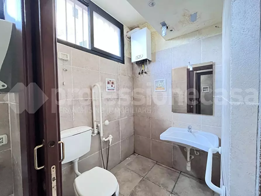 Immagine 17 di Locale commerciale in vendita  a Pisa