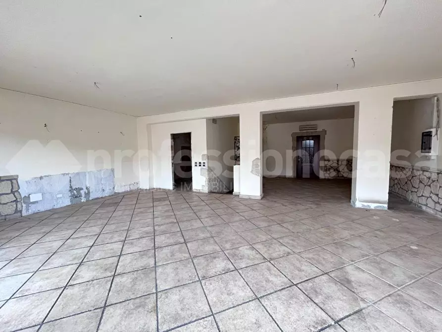 Immagine 10 di Locale commerciale in vendita  a Pisa