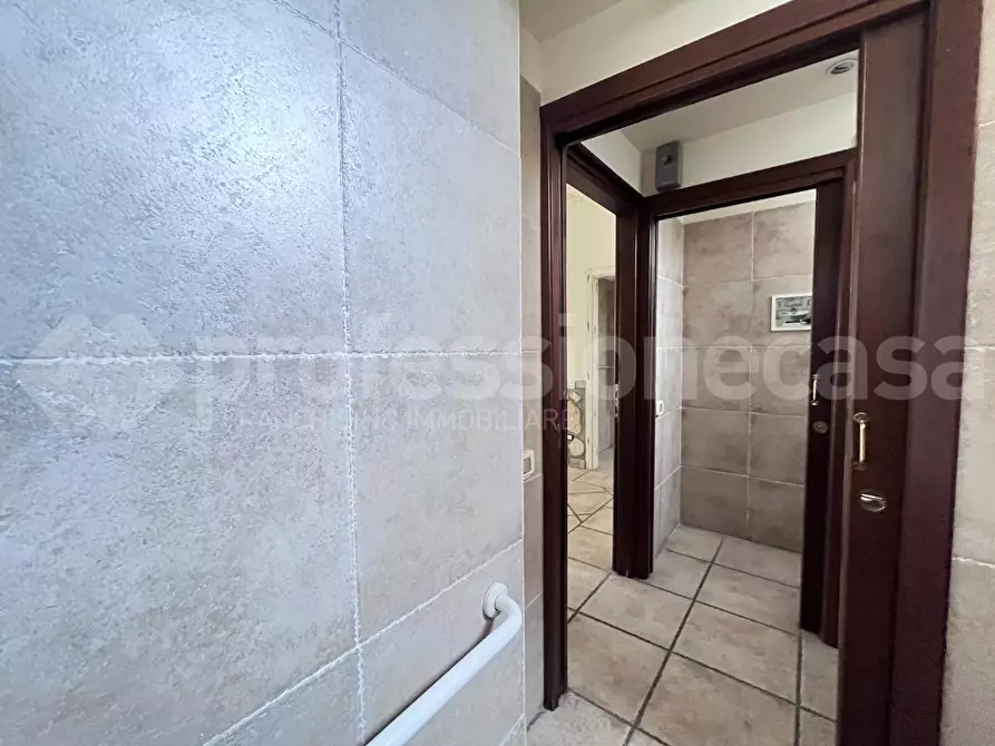 Immagine 18 di Locale commerciale in vendita  a Pisa