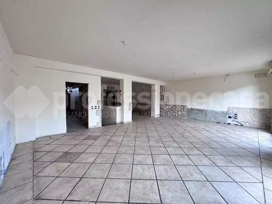 Immagine 8 di Locale commerciale in vendita  a Pisa