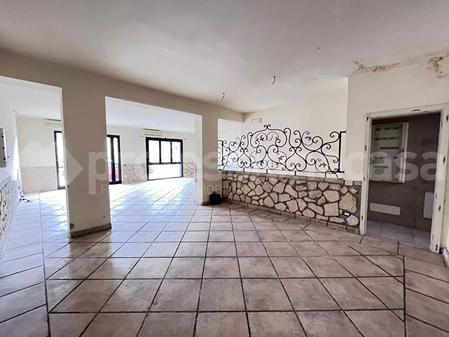 Immagine 5 di Locale commerciale in vendita  a Pisa