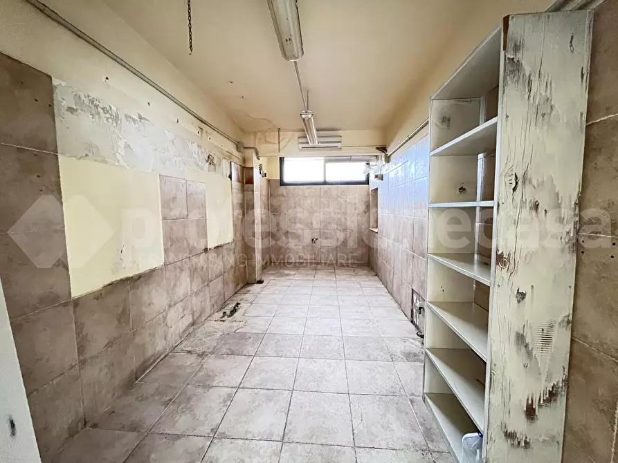 Immagine 11 di Locale commerciale in vendita  a Pisa