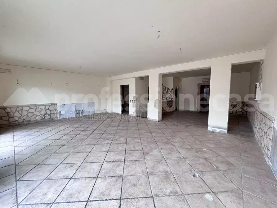 Immagine 3 di Locale commerciale in vendita  a Pisa