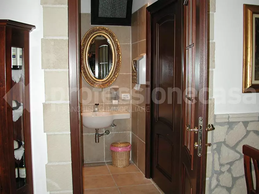 Immagine 15 di Locale commerciale in vendita  a Pisa