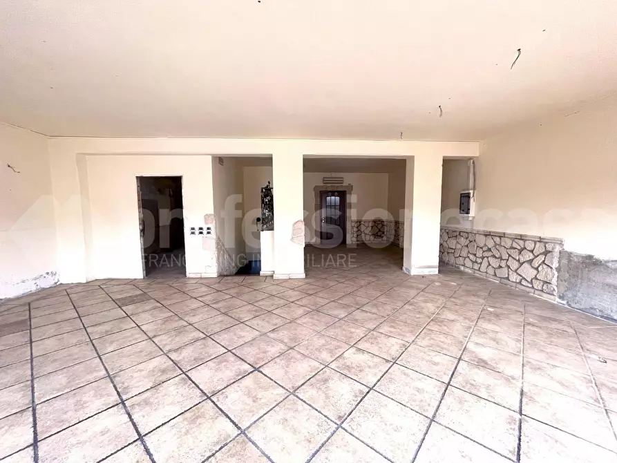 Immagine 2 di Locale commerciale in vendita  a Pisa