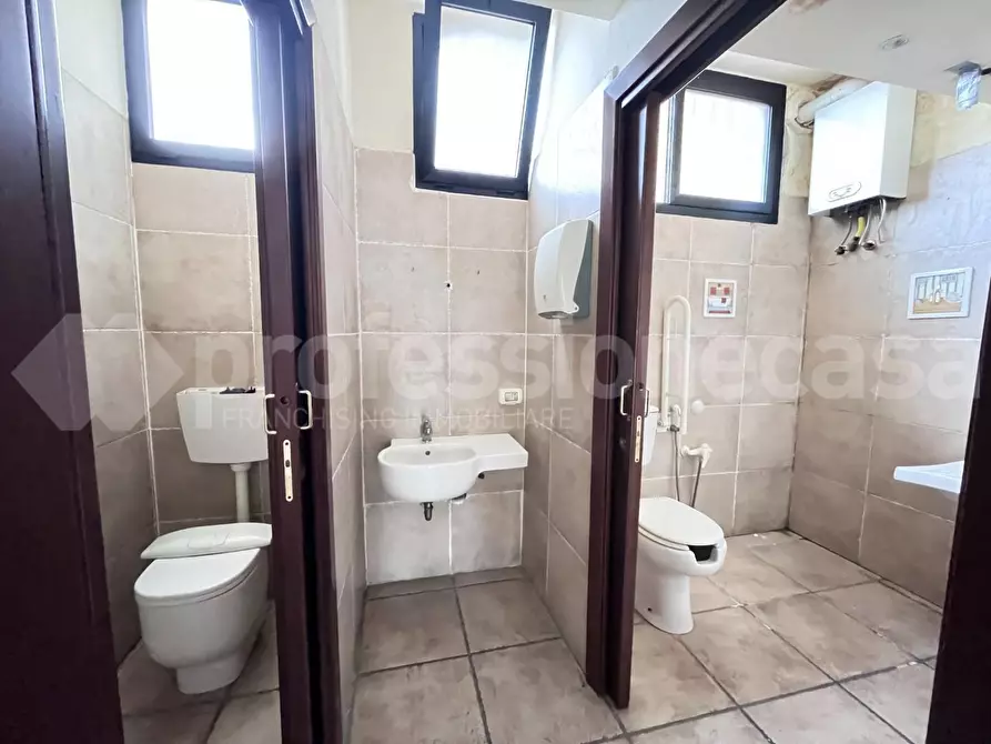 Immagine 16 di Locale commerciale in vendita  a Pisa