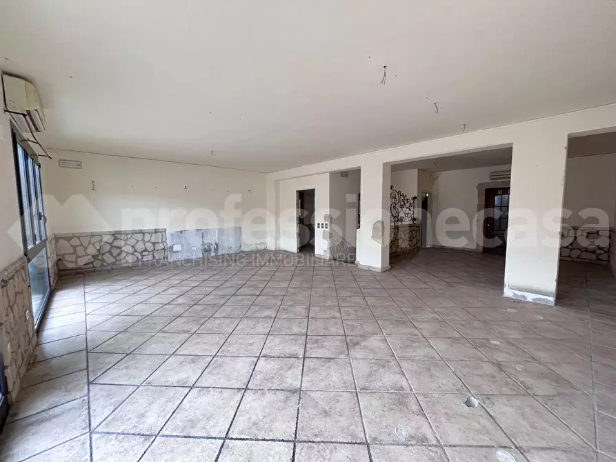 Immagine 9 di Locale commerciale in vendita  a Pisa