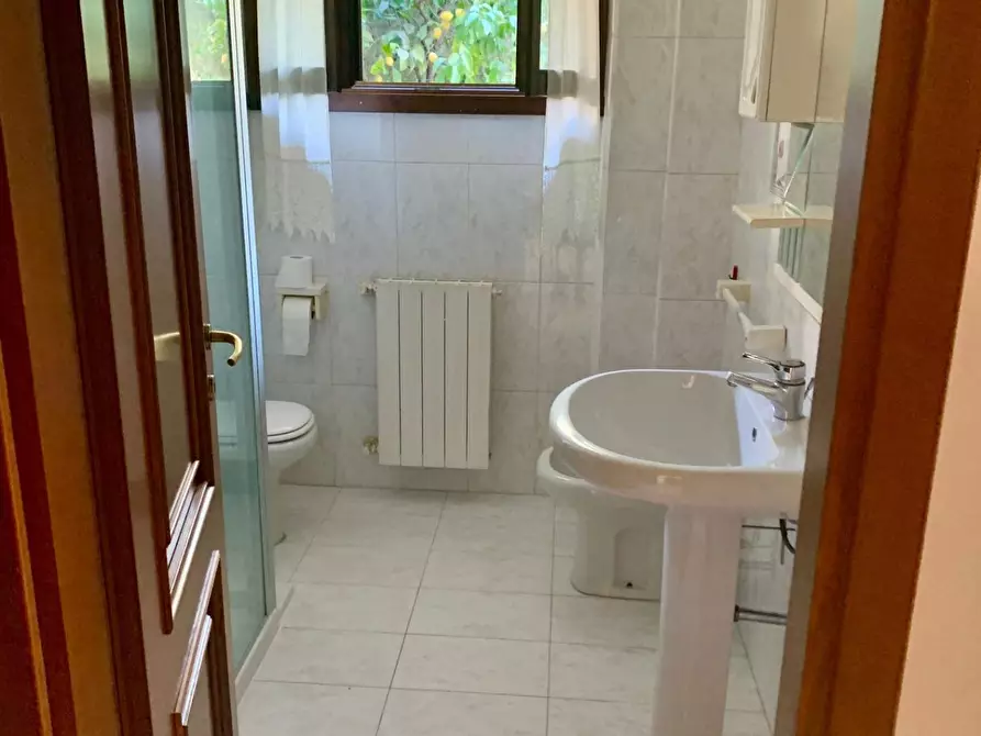 Immagine 18 di Appartamento in vendita  a Montignoso