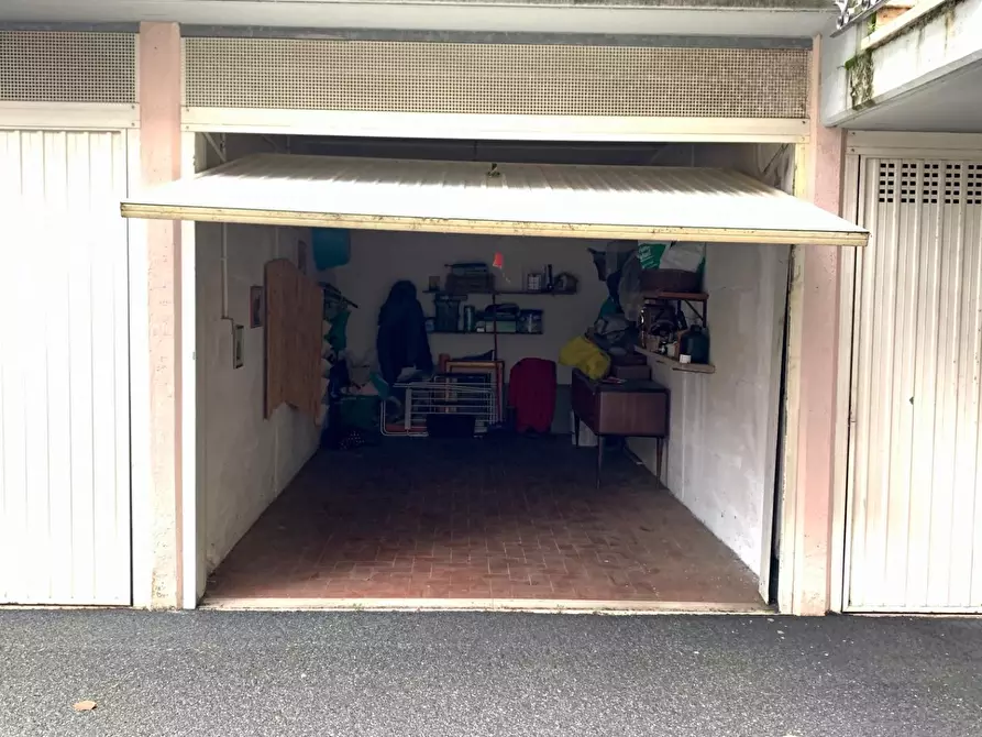 Immagine 3 di Appartamento in vendita  a Montignoso