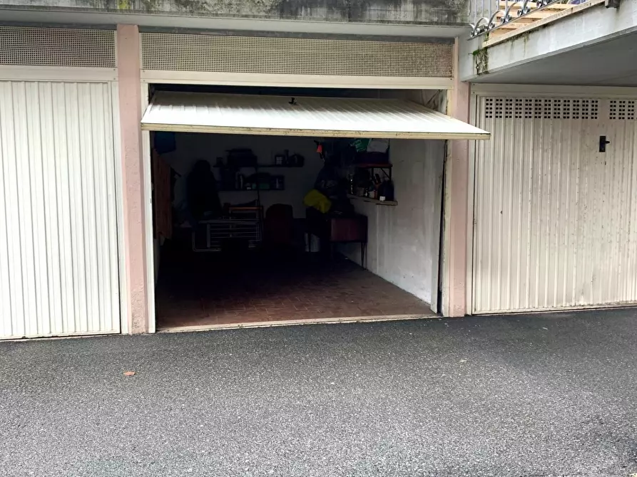 Immagine 2 di Appartamento in vendita  a Montignoso