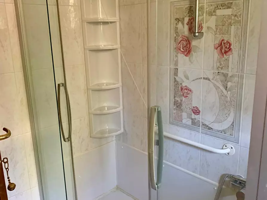 Immagine 17 di Appartamento in vendita  a Montignoso