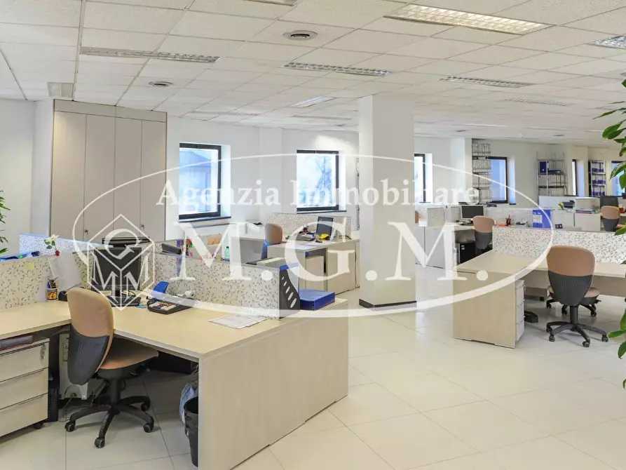 Immagine 28 di Ufficio in vendita  a Pontedera