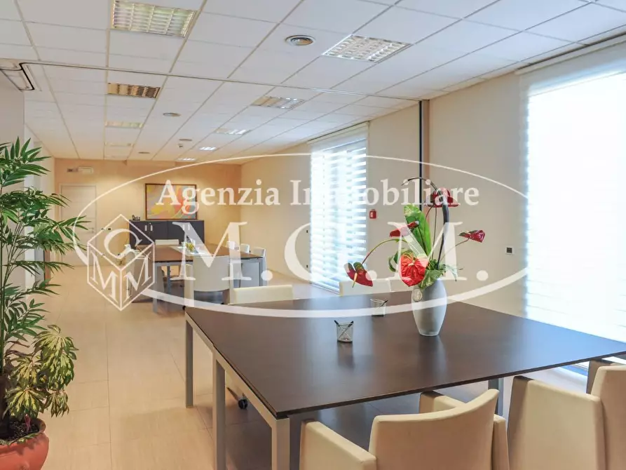 Immagine 22 di Ufficio in vendita  a Pontedera