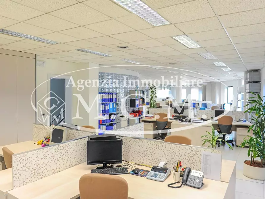 Immagine 29 di Ufficio in vendita  a Pontedera