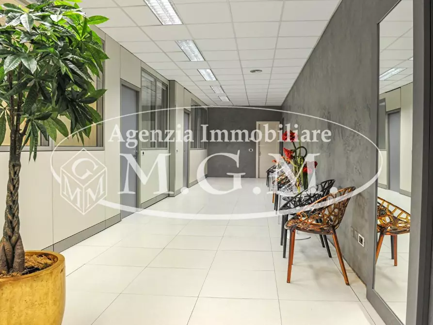 Immagine 20 di Ufficio in vendita  a Pontedera