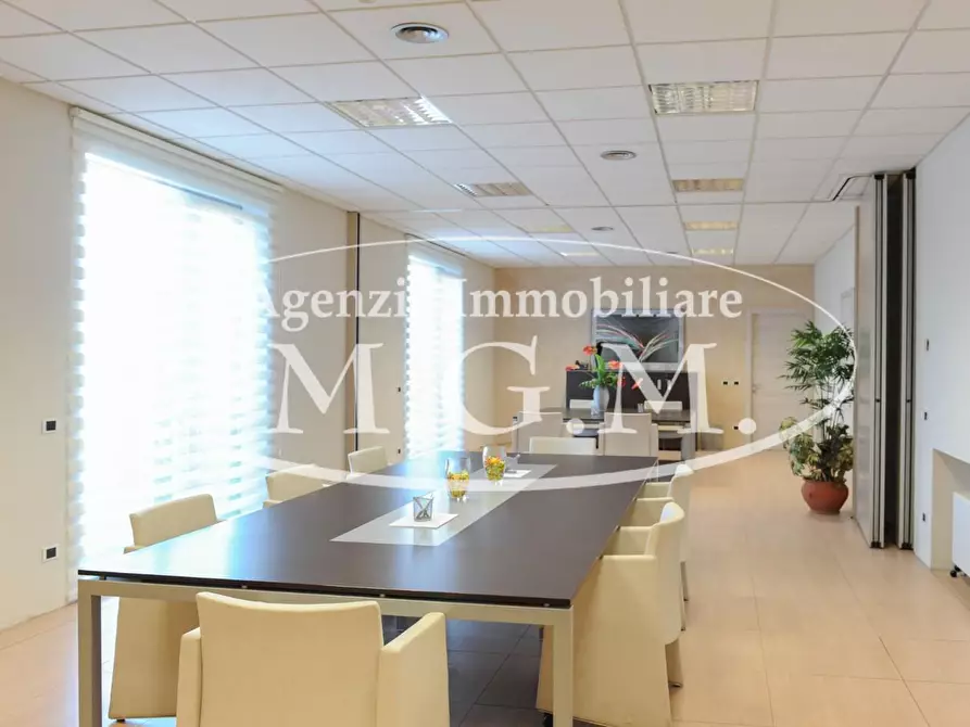 Immagine 24 di Ufficio in vendita  a Pontedera