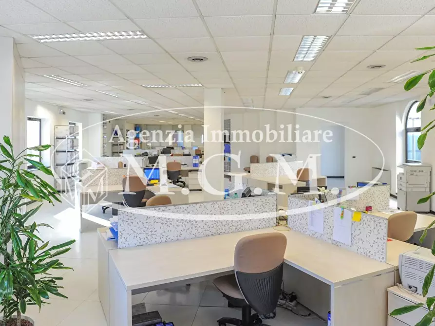Immagine 27 di Ufficio in vendita  a Pontedera