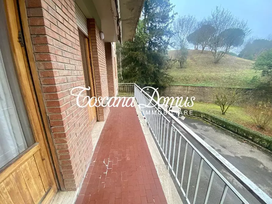 Immagine 8 di Appartamento in vendita  a Siena