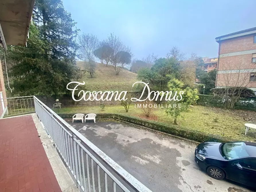 Immagine 10 di Appartamento in vendita  a Siena