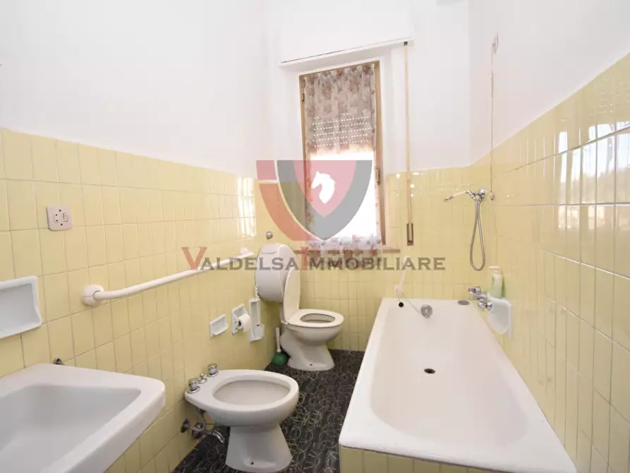 Immagine 19 di Appartamento in vendita  a Colle Di Val D'elsa