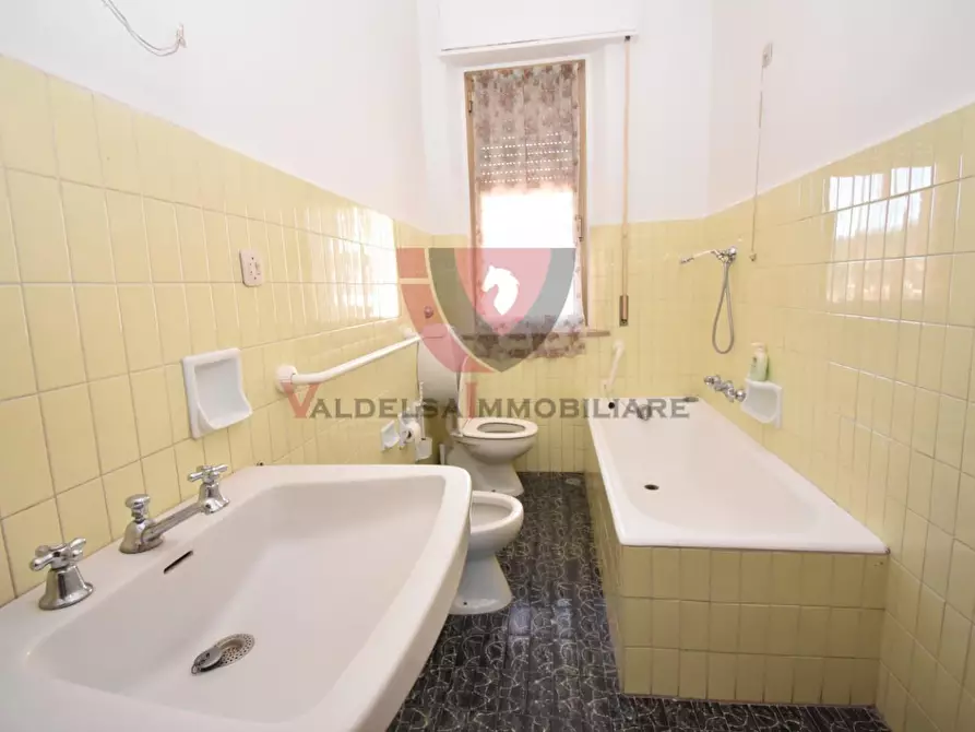 Immagine 18 di Appartamento in vendita  a Colle Di Val D'elsa