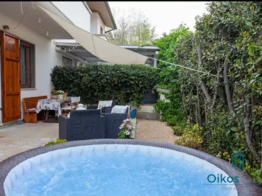 Immagine 5 di Casa indipendente in affitto  a Forte Dei Marmi