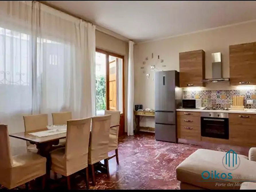 Immagine 29 di Casa indipendente in affitto  a Forte Dei Marmi