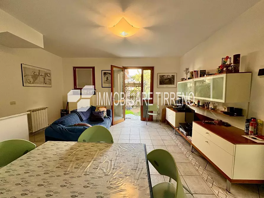 Immagine 2 di Villetta a schiera in vendita  a Massa