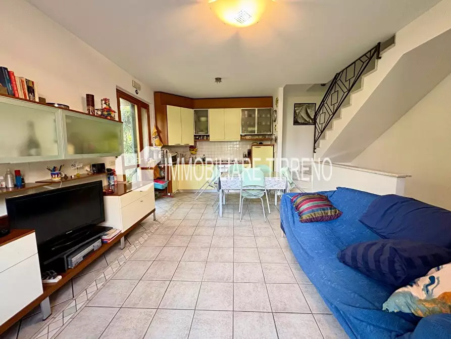 Immagine 1 di Villetta a schiera in vendita  a Massa