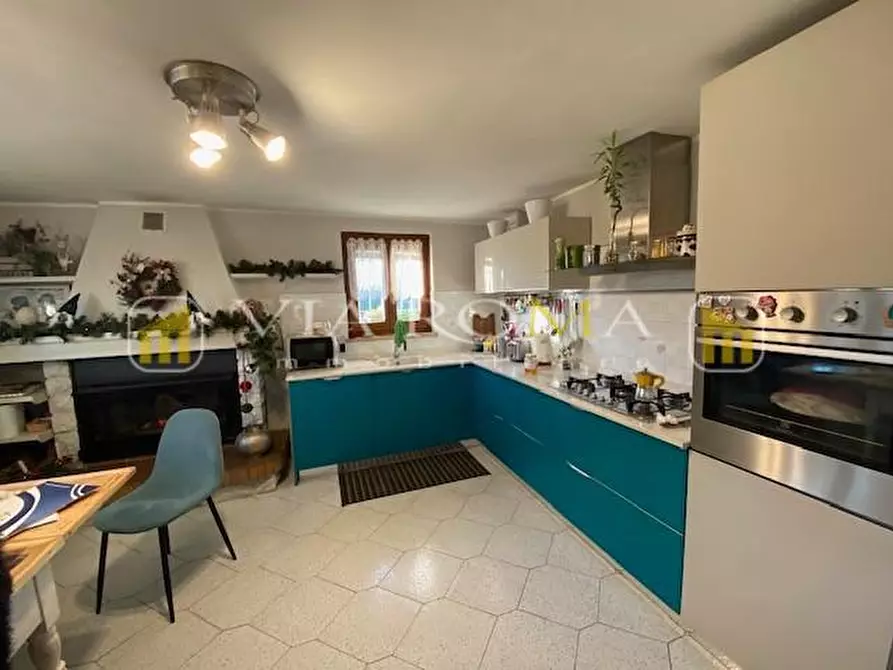 Immagine 26 di Villa in vendita  a Lucca