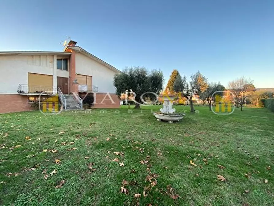 Immagine 35 di Villa in vendita  a Lucca