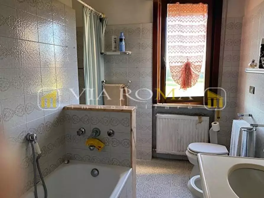 Immagine 5 di Villa in vendita  a Lucca