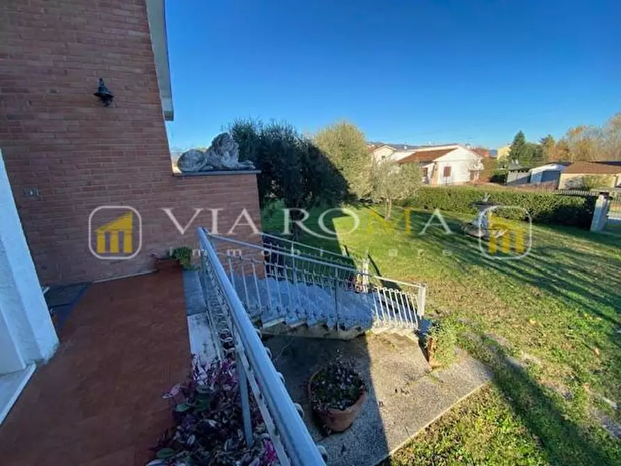 Immagine 15 di Villa in vendita  a Lucca